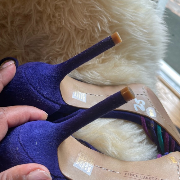 VINCE CAMUTO Stellima Suede Tassel Sandal - Picture 3 of 6